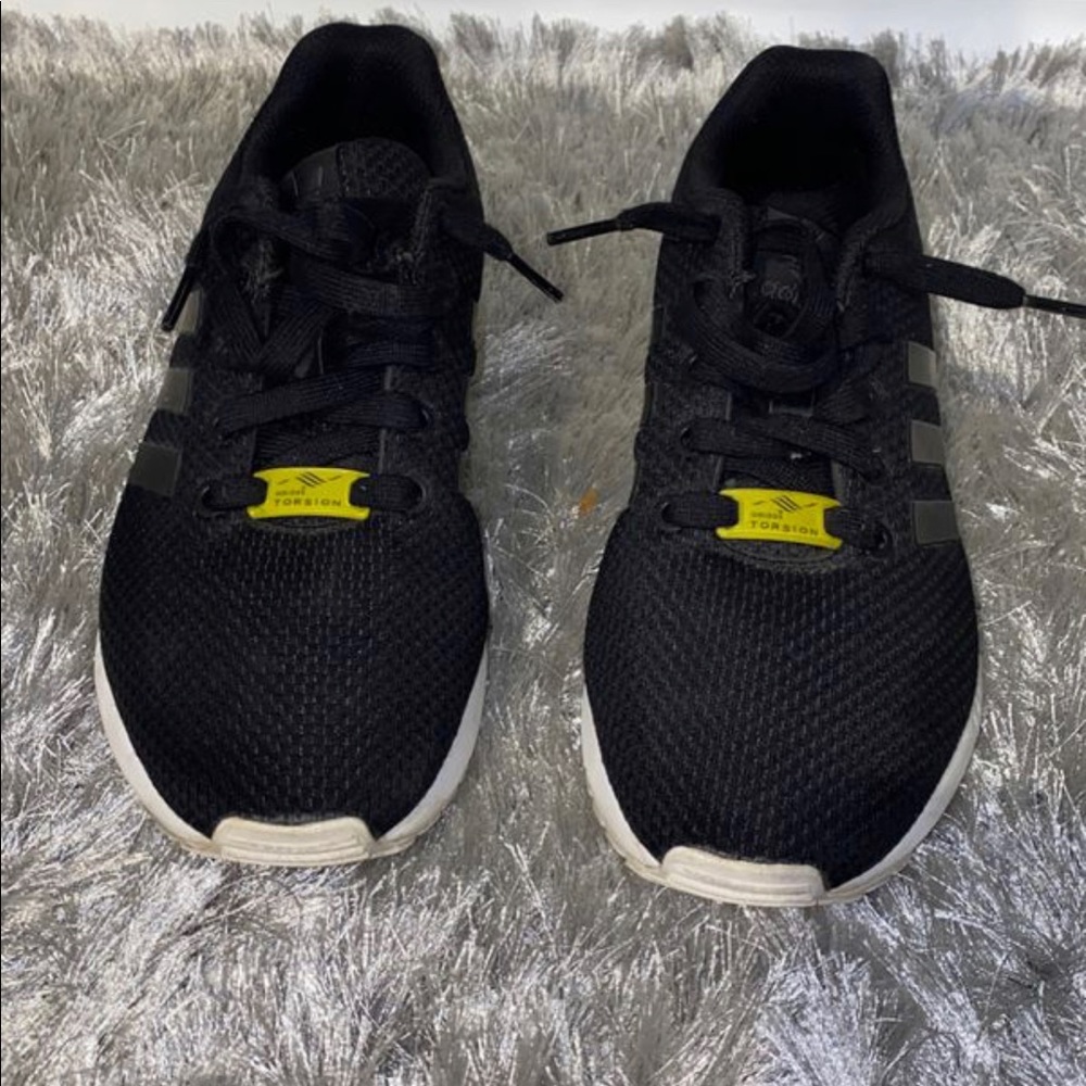 Adidas - size 5.5
